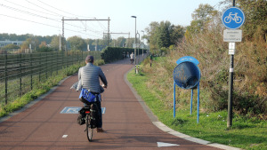 E-biker  op de F35 fietssnelweg